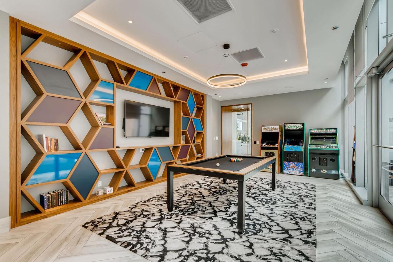 Sentral Michigan Avenue Aparthotel Chicago Exterior photo The game room at the 2018 Student Union