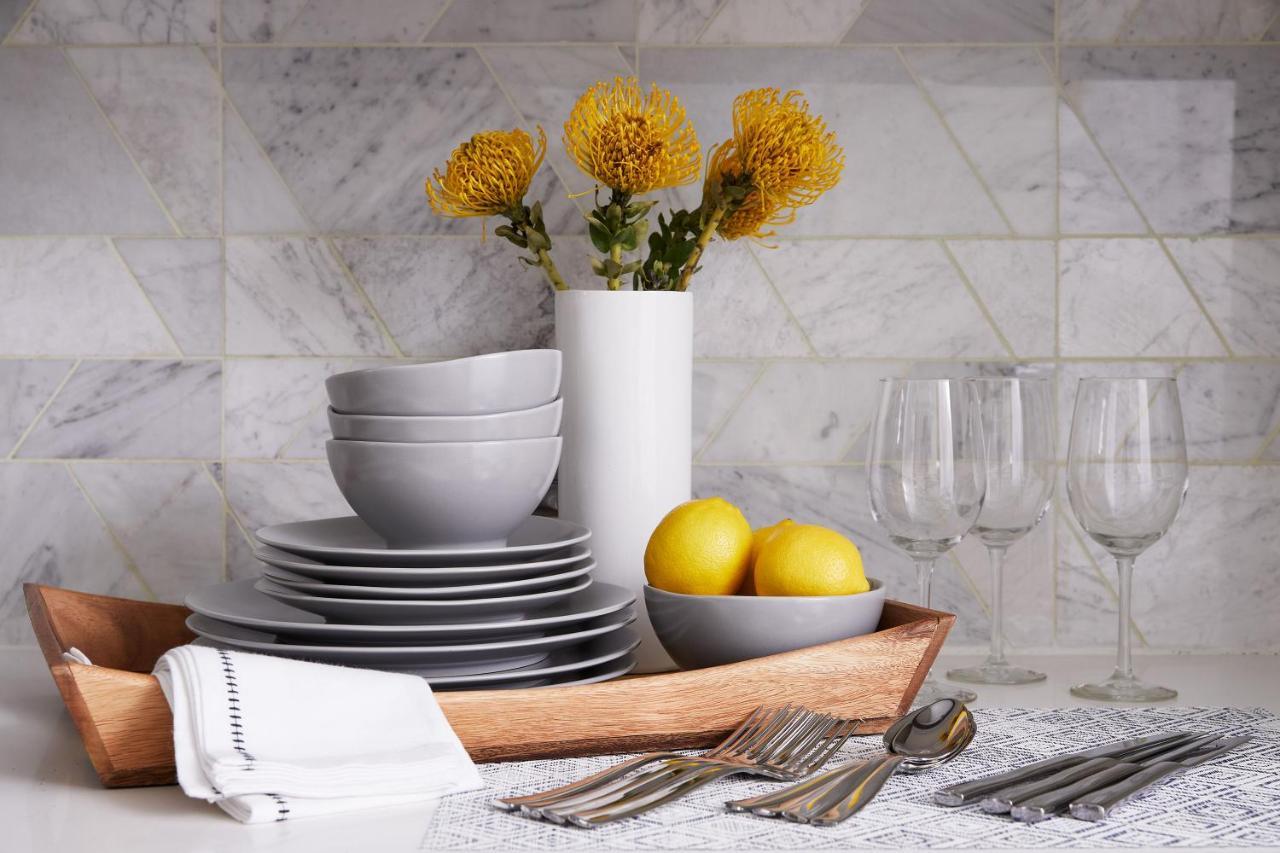 Sentral Michigan Avenue Aparthotel Chicago Exterior photo Dinnerware