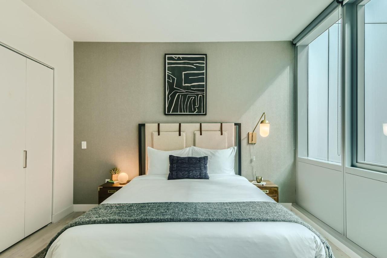 Sentral Michigan Avenue Aparthotel Chicago Exterior photo A bedroom at the hotel