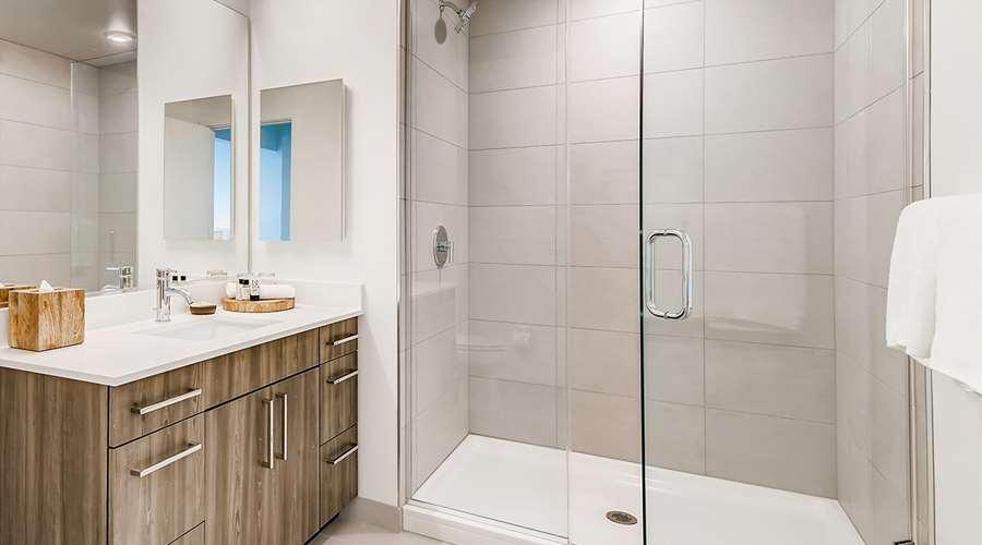 Sentral Michigan Avenue Aparthotel Chicago Exterior photo A shower with a glass door