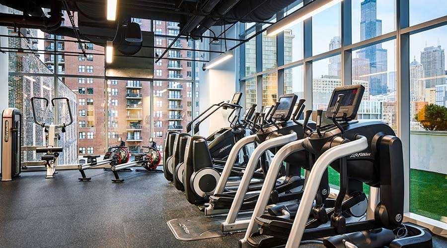 Sentral Michigan Avenue Aparthotel Chicago Facilities photo The gym at The Standard East Village