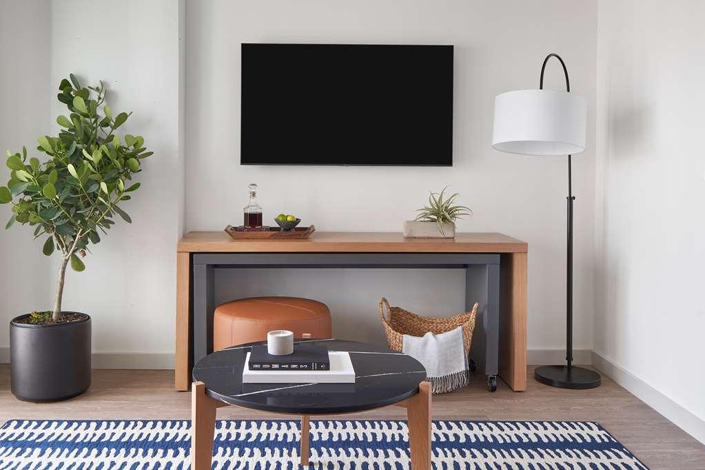 Sentral Michigan Avenue Aparthotel Chicago Room photo A television set in a living room