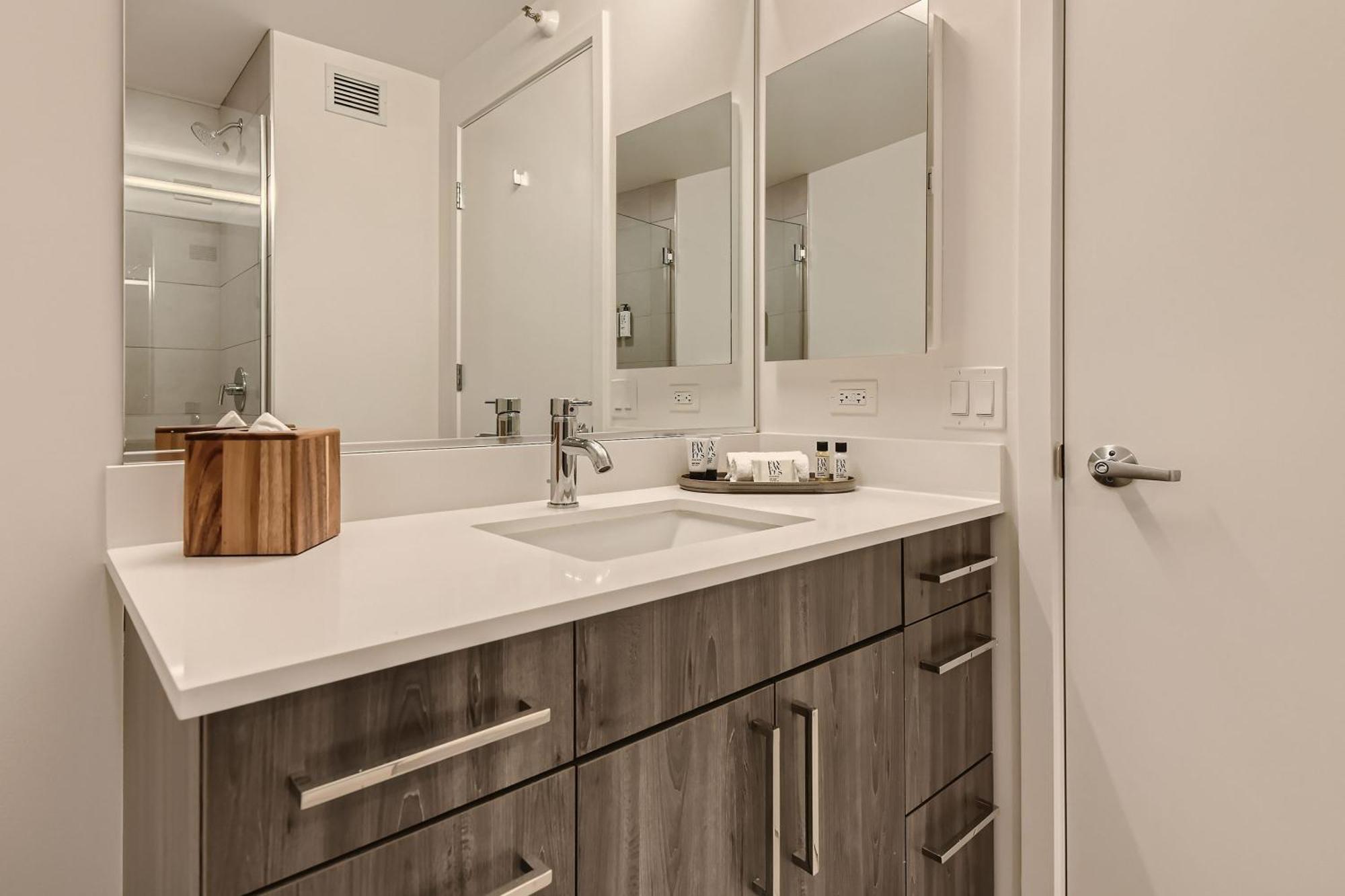 Sentral Michigan Avenue Aparthotel Chicago Room photo Bathroom