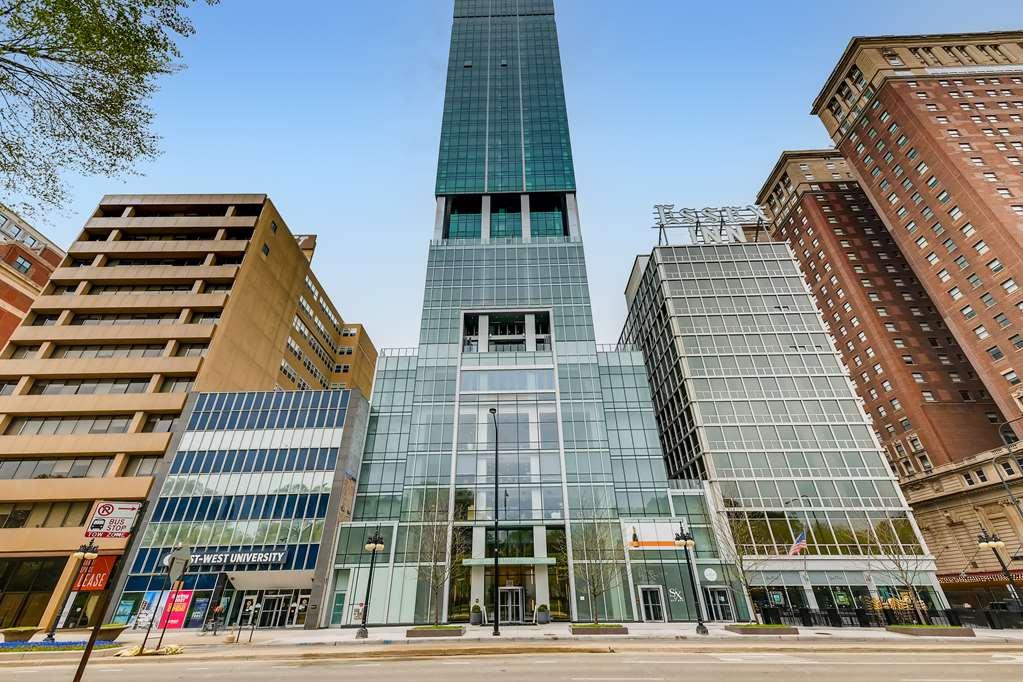 Sentral Michigan Avenue Aparthotel Chicago Exterior photo The building's entrance